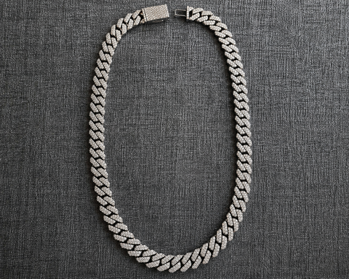 D Color VVS1 moissanite stones on 12mm Cuban link chain macro detail