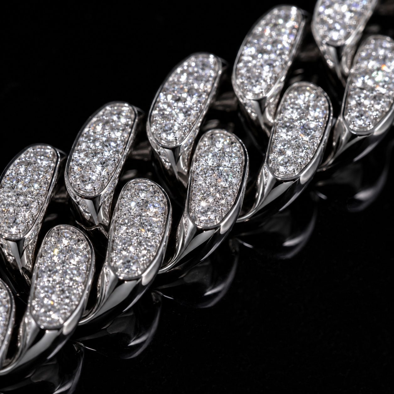 VVS1 D color moissanite stones on 10mm Cuban link chain macro detail